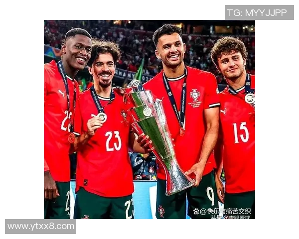 足球明星魅力解析：为何他们能赢得全球球迷的热爱与追捧